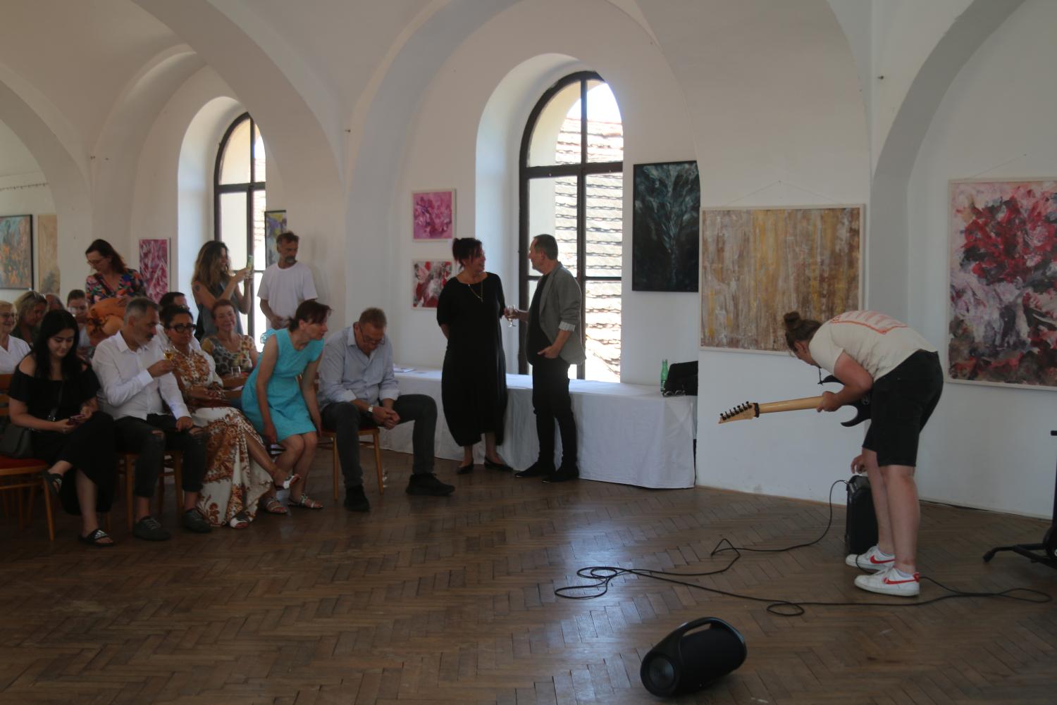 Fotografie z vernisáže výstavy ŽENA V PASTI