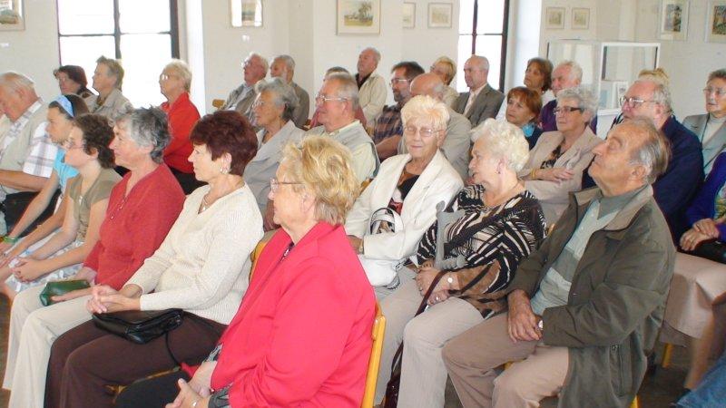 Fotografie z vernisáže výstavy obrazů Ladislava Stehlíka