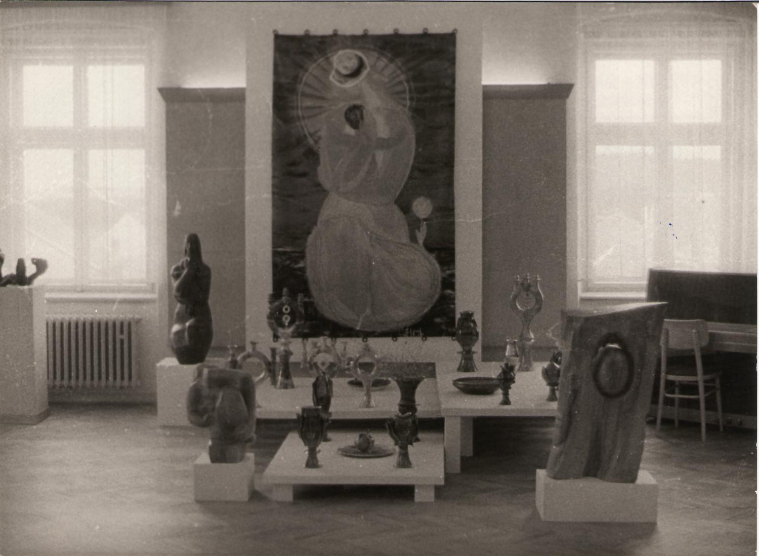 Fotografie z vernisáže výstavy - Olga a Miroslav Hudečkovi - keramika, plastiky, kresby