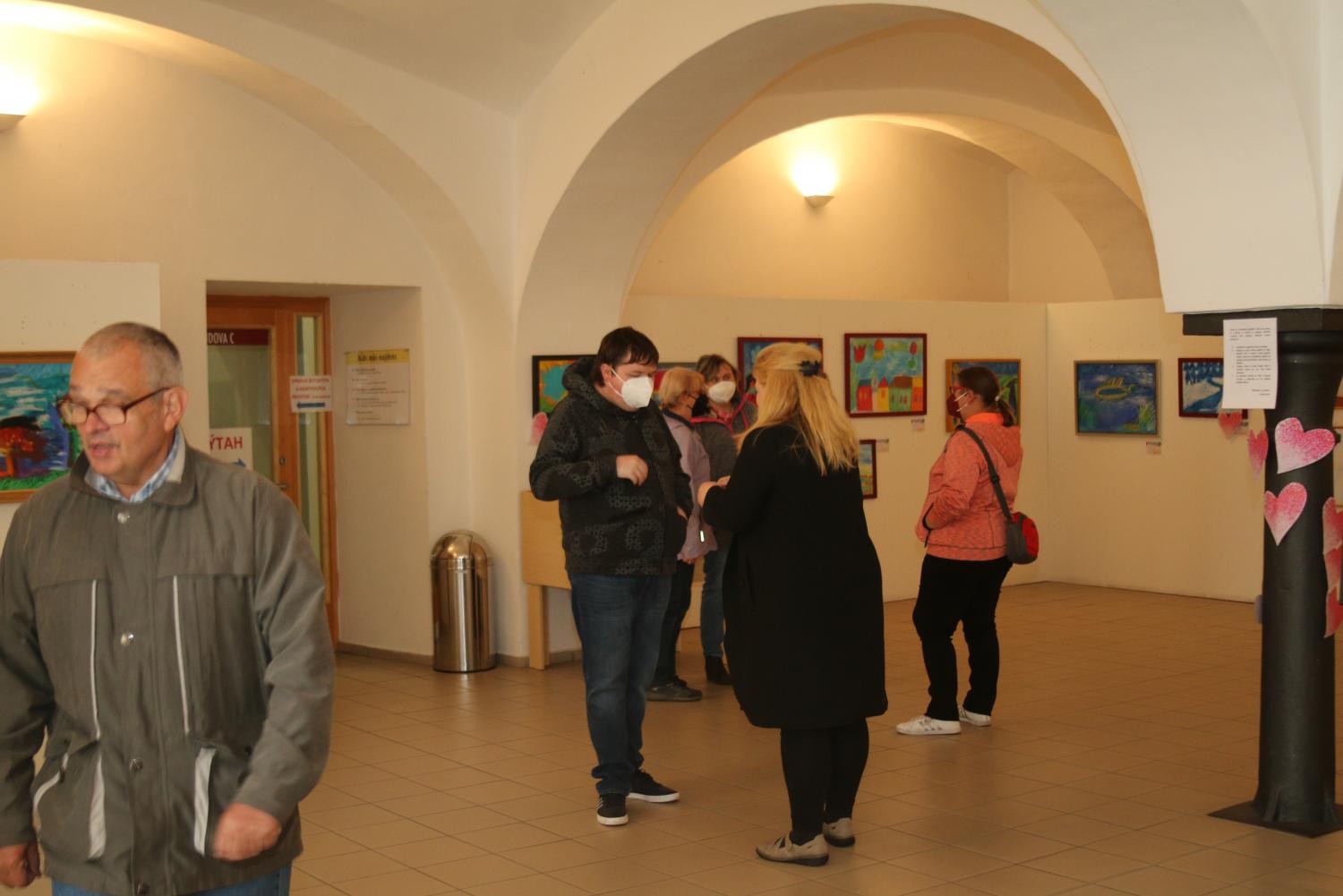 Fotografie - DERNISÁŽ výstavy Pestrobarevné úsměvy II.