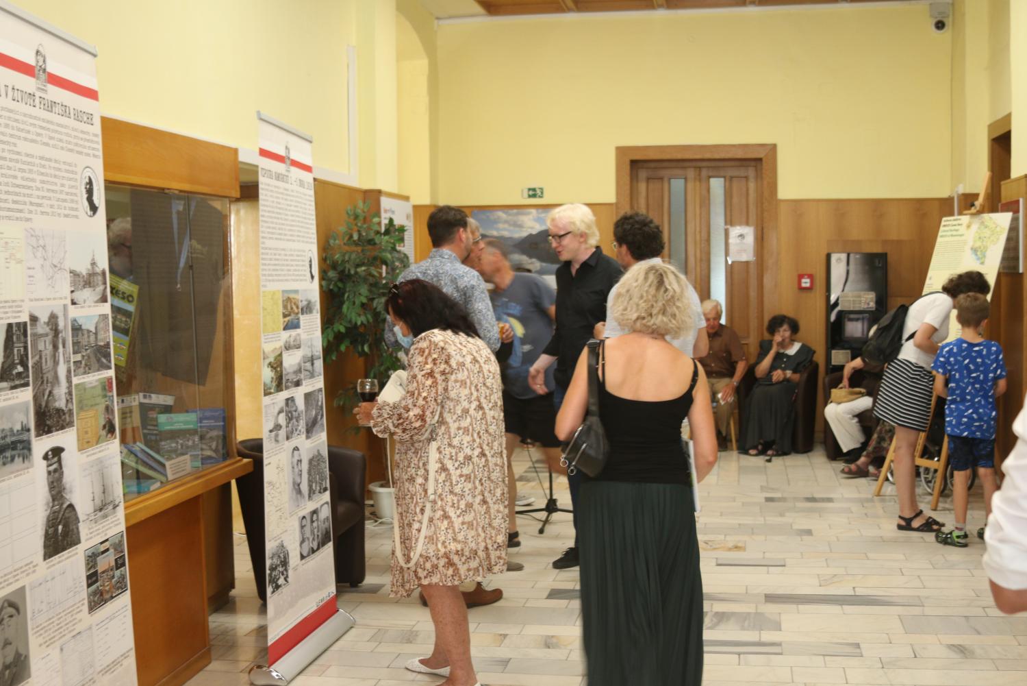 Fotografie z vernisáže výstavy Kulturní dědictví UNESCO 2021 Černá Hora