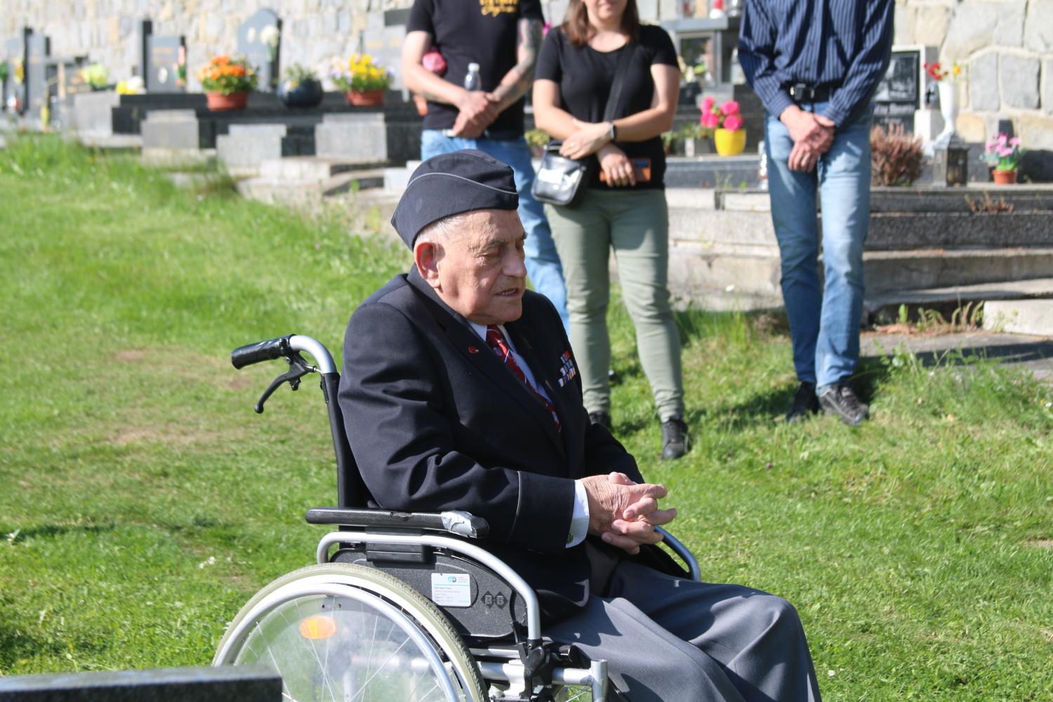 Fotografie ze vzpomínkového aktu na počest legionáře Miroslava Panského