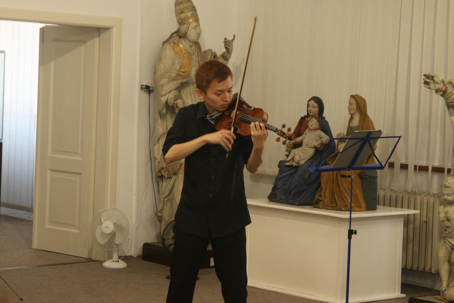 Fotografie ze Závěrečného koncertu Mezinárodních houslových kurzů Váši Příhody