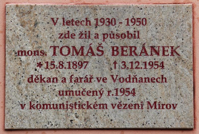 Obrázek - Pamětní deska - Mons. Tomáš Beránek